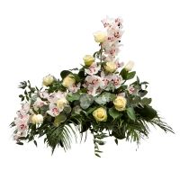 Aranjament floral funerar din trandafiri albi si orhidee alba 2